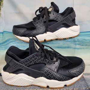 Nike Huarache Women's 8